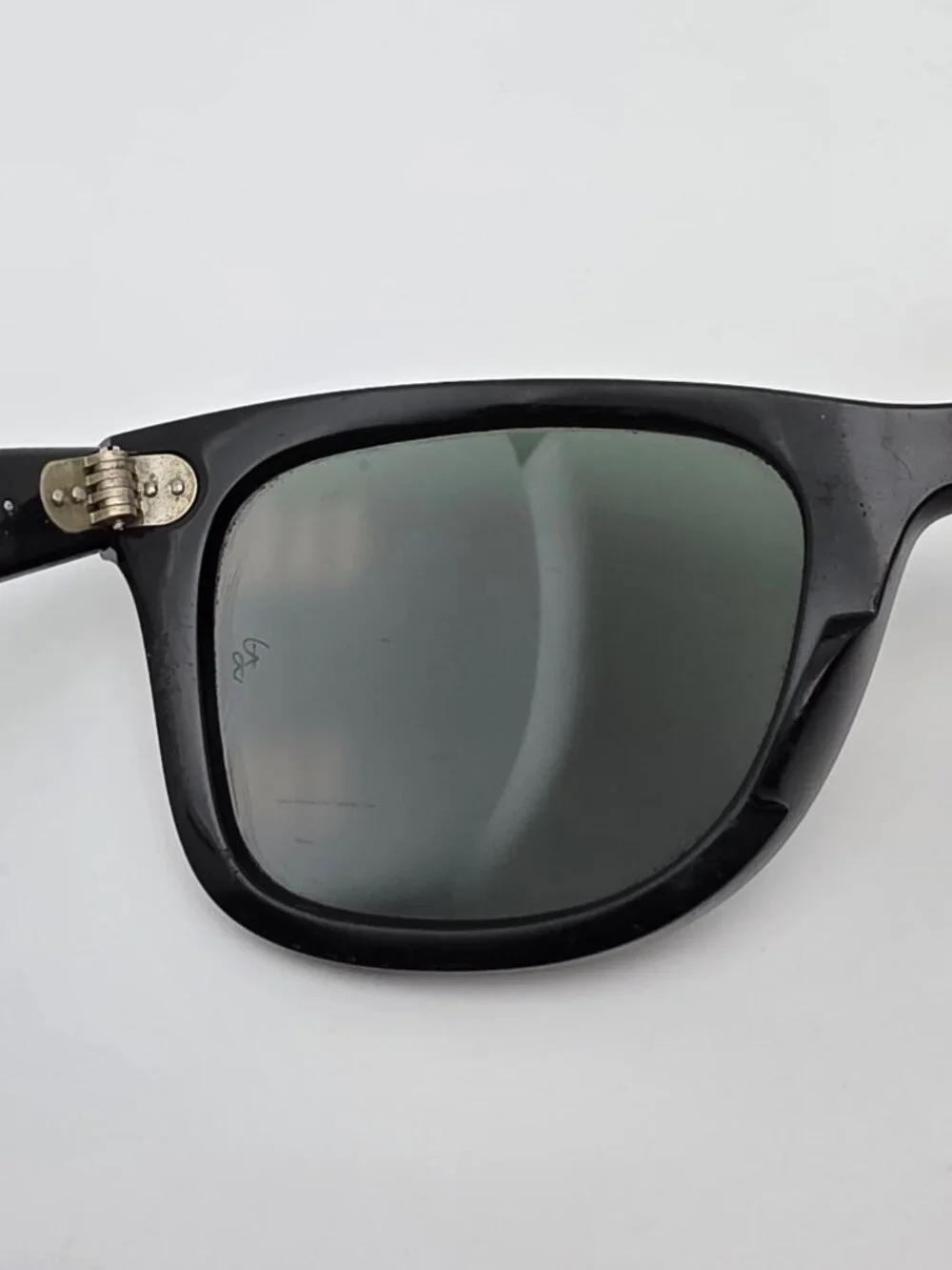 Ray-Ban RB2140 901 Wayfarer Black Frame G-15 Green Glass Lens Sunglasses w/ Case